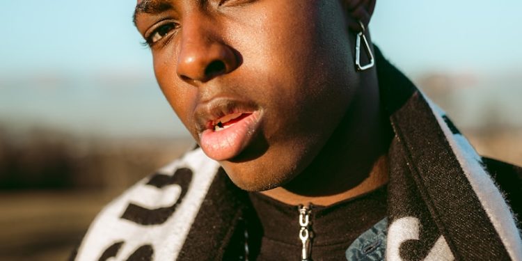 person wearing blue and black tops