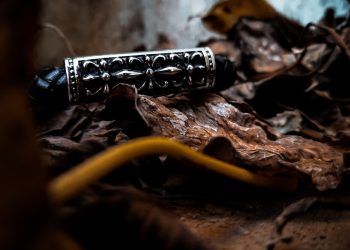 black and silver tube type vape